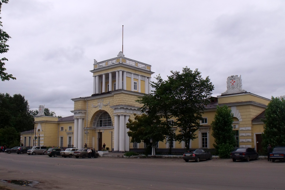 ЖД вокзал Луга 1 в Ленинградской области - Расписание поездов и электричек,  справочная жд вокзалов и станций, поиск дешевых жд билетов